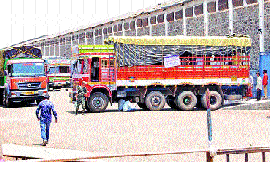 Counting of votes for two days in Ramvadi | मतमोजणीसाठीचे कर्मचारी दोन दिवस रामवाडीतच मुक्कामी Counting of votes for two days in Ramvadi | मतमोजणीसाठीचे कर्मचारी दोन दिवस रामवाडीतच मुक्कामी