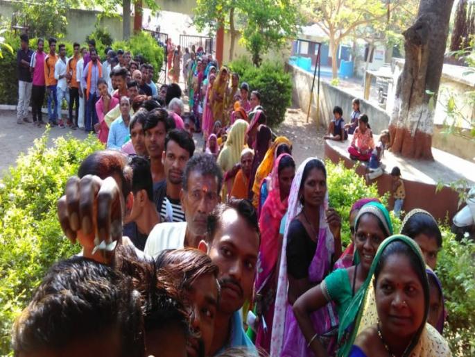 In Nandurbar, 22 percent polling was recorded in the morning | नंदुरबारात सकाळी अकरापर्यंत २२ टक्के मतदान In Nandurbar, 22 percent polling was recorded in the morning | नंदुरबारात सकाळी अकरापर्यंत २२ टक्के मतदान