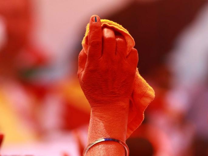 The election is 'theirs', the prestige stake is 'theirs'; A lot of hard work has to be done for a daughter, son, sister, daughter-in-law | निवडणूक ‘यांची’, प्रतिष्ठा पणाला ‘त्यांची’; मुलगी, मुलगा, बहीण, सुनेसाठी करावी लागतेय अपार मेहनत The election is 'theirs', the prestige stake is 'theirs'; A lot of hard work has to be done for a daughter, son, sister, daughter-in-law | निवडणूक ‘यांची’, प्रतिष्ठा पणाला ‘त्यांची’; मुलगी, मुलगा, बहीण, सुनेसाठी करावी लागतेय अपार मेहनत