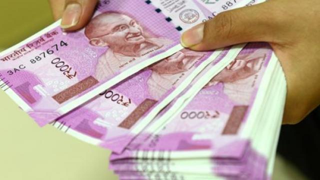 Thane couple cheating in Lok Sabha polls by 20 Lackh Rupees | लोकसभा निवडणूकीत निवडून देण्याच्या नावाखाली ठाण्यातील दाम्पत्याची २० लाखांची फसवणूक  Thane couple cheating in Lok Sabha polls by 20 Lackh Rupees | लोकसभा निवडणूकीत निवडून देण्याच्या नावाखाली ठाण्यातील दाम्पत्याची २० लाखांची फसवणूक