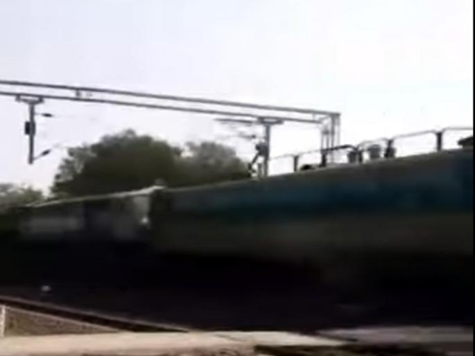 Heavy! CRS Electrification Trial of 49 KM rail route Passing Parbhani completed | भारीच! परभणीतून जाणाऱ्या ४९ किलोमीटर रेल्वेमार्गाची ईलेक्ट्रीफिकेशन चाचणी पूर्ण Heavy! CRS Electrification Trial of 49 KM rail route Passing Parbhani completed | भारीच! परभणीतून जाणाऱ्या ४९ किलोमीटर रेल्वेमार्गाची ईलेक्ट्रीफिकेशन चाचणी पूर्ण