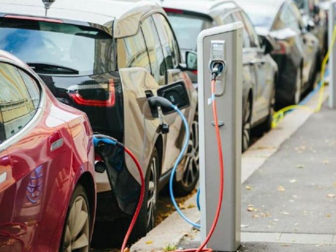 in mumbai electric car reduce pollution the trend of mumbai citizens towards vehicles is increasing | इलेक्ट्रिक गाडी घ्या आणि प्रदूषण कमी करा; मुंबईकरांचा वाहनांकडे कल वाढतोय in mumbai electric car reduce pollution the trend of mumbai citizens towards vehicles is increasing | इलेक्ट्रिक गाडी घ्या आणि प्रदूषण कमी करा; मुंबईकरांचा वाहनांकडे कल वाढतोय