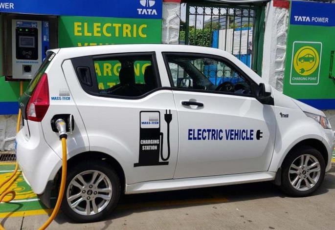Buying electric cars and bikes will be easy The government is bringing new rules india | इलेक्ट्रीक कार आणि बाईक खरेदी करणं होणार सोपं; सरकार आणतंय नवा नियम Buying electric cars and bikes will be easy The government is bringing new rules india | इलेक्ट्रीक कार आणि बाईक खरेदी करणं होणार सोपं; सरकार आणतंय नवा नियम