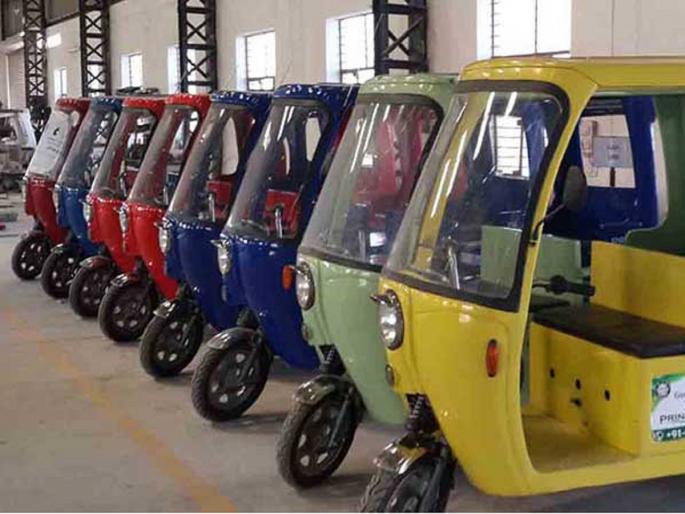 Green Aurangabad! Hundreds of electric rickshaws landed on city streets for passenger and goods transport | ग्रीन औरंगाबाद! प्रवासी-मालवाहतुकीसाठी शहरातील रस्त्यांवर उतरले शंभराच्यावर इलेक्ट्रिक रिक्षा Green Aurangabad! Hundreds of electric rickshaws landed on city streets for passenger and goods transport | ग्रीन औरंगाबाद! प्रवासी-मालवाहतुकीसाठी शहरातील रस्त्यांवर उतरले शंभराच्यावर इलेक्ट्रिक रिक्षा