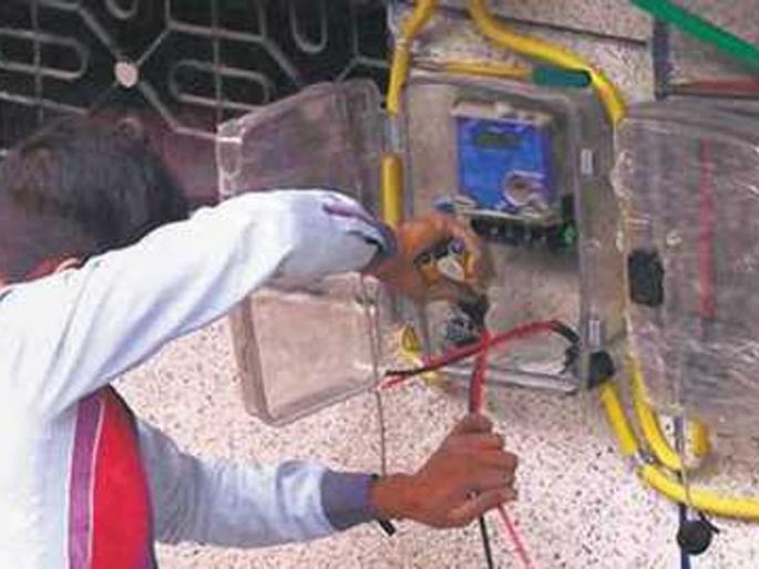 Darkness and water in the village has stopped! | mahavitaran Satara : गावात काळाकुट्ट अंधार अन पाणीही झाले बंद! Darkness and water in the village has stopped! | mahavitaran Satara : गावात काळाकुट्ट अंधार अन पाणीही झाले बंद!