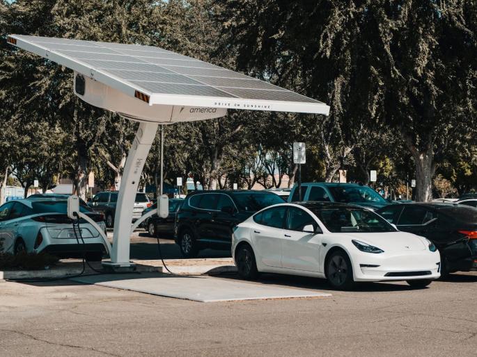 Article: The complex issue of parking and charging electric vehicles | लेख: इलेक्ट्रिक वाहनांच्या पार्किंग, चार्जिंगचा जटिल प्रश्न Article: The complex issue of parking and charging electric vehicles | लेख: इलेक्ट्रिक वाहनांच्या पार्किंग, चार्जिंगचा जटिल प्रश्न