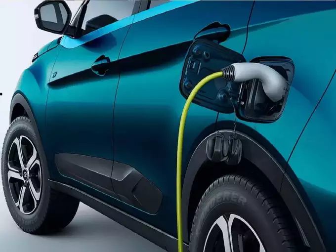 Whose 'EV' is cheaper? Giant companies will launch new models, customers will be angry | कुणाची ‘ईव्ही’ अधिक स्वस्त? दिग्गज कंपन्या लाँच करणार नवी मॉडेल्स, ग्राहकांची होणार चंगळ Whose 'EV' is cheaper? Giant companies will launch new models, customers will be angry | कुणाची ‘ईव्ही’ अधिक स्वस्त? दिग्गज कंपन्या लाँच करणार नवी मॉडेल्स, ग्राहकांची होणार चंगळ