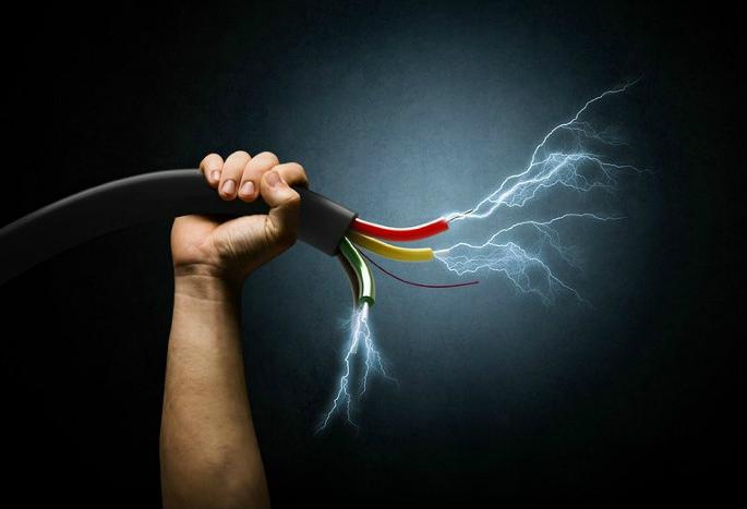 The accused committed suicide by touching the living electric wires in Bhadravati | भद्रावतीमध्ये जिवंत विद्युत तारांना स्पर्श करून आरोपीने केली आत्महत्या The accused committed suicide by touching the living electric wires in Bhadravati | भद्रावतीमध्ये जिवंत विद्युत तारांना स्पर्श करून आरोपीने केली आत्महत्या