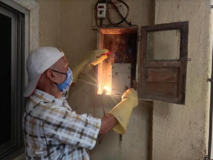 Crimes filed against those who defaulted on electricity bills of Rs 12 million The power supply was also cut off | १ कोटी २० लाखांचे वीज देयक थकवणाऱ्यांवर गुन्हे दाखल; वीज पुरवठाही तोडला Crimes filed against those who defaulted on electricity bills of Rs 12 million The power supply was also cut off | १ कोटी २० लाखांचे वीज देयक थकवणाऱ्यांवर गुन्हे दाखल; वीज पुरवठाही तोडला