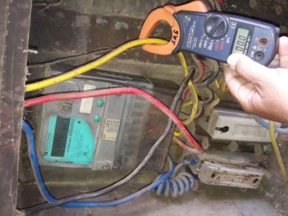 Abuse of power workers at Bhokani | भोकणी येथे वीज कर्मचाऱ्यांना शिवीगाळ Abuse of power workers at Bhokani | भोकणी येथे वीज कर्मचाऱ्यांना शिवीगाळ