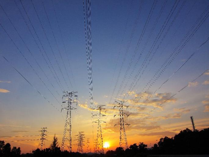 if you sell electricity it costs rs 3 and if you buy it from mahavitaran it costs rs 17 | तुम्ही वीज विकली तर ३ रु., महावितरणकडून घेतली तर १७ रुपये! if you sell electricity it costs rs 3 and if you buy it from mahavitaran it costs rs 17 | तुम्ही वीज विकली तर ३ रु., महावितरणकडून घेतली तर १७ रुपये!