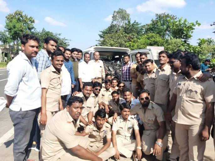 Action against 250 persons who had committed electricity theft in Majalgaon taluka | माजलगाव तालुक्यात वीजचोरी करणाऱ्या २५० जणांविरोधात कारवाई Action against 250 persons who had committed electricity theft in Majalgaon taluka | माजलगाव तालुक्यात वीजचोरी करणाऱ्या २५० जणांविरोधात कारवाई