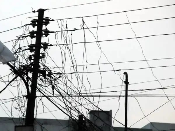 electricity thept karanja, washim | कारंजात तीन, वाशिममध्ये दोन विजचोरट्यांवर फौजदारी!
