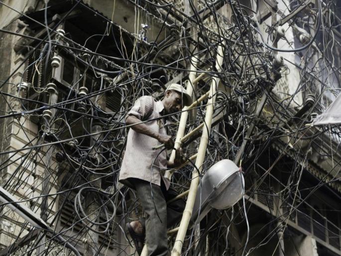 pune news despite the Chief Ministers order, 20,000 contract workers are being exploited | मुख्यमंत्र्यांच्या आदेशानंतरही २० हजार कंत्राटी कामगारांची पिळवणूक pune news despite the Chief Ministers order, 20,000 contract workers are being exploited | मुख्यमंत्र्यांच्या आदेशानंतरही २० हजार कंत्राटी कामगारांची पिळवणूक