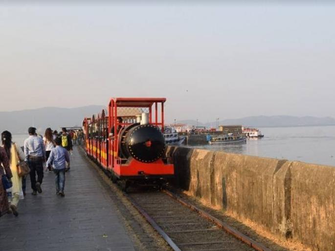 Elephanta Jetty, a tourist attraction, will be expanded | पर्यटकांसाठी आकर्षणाचे स्थळ असलेल्या एलिफंटा जेट्टीचा होणार विस्तार Elephanta Jetty, a tourist attraction, will be expanded | पर्यटकांसाठी आकर्षणाचे स्थळ असलेल्या एलिफंटा जेट्टीचा होणार विस्तार