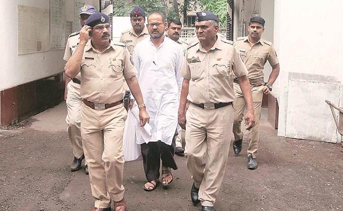 Sudhir Dhawle, after Surendra Gadling, also urged 'U-turn' before the commission. | सुरेंद्र गडलिंगपाठोपाठ सुधीर ढवळेचाही आयोगापुढे ‘यू टर्न’