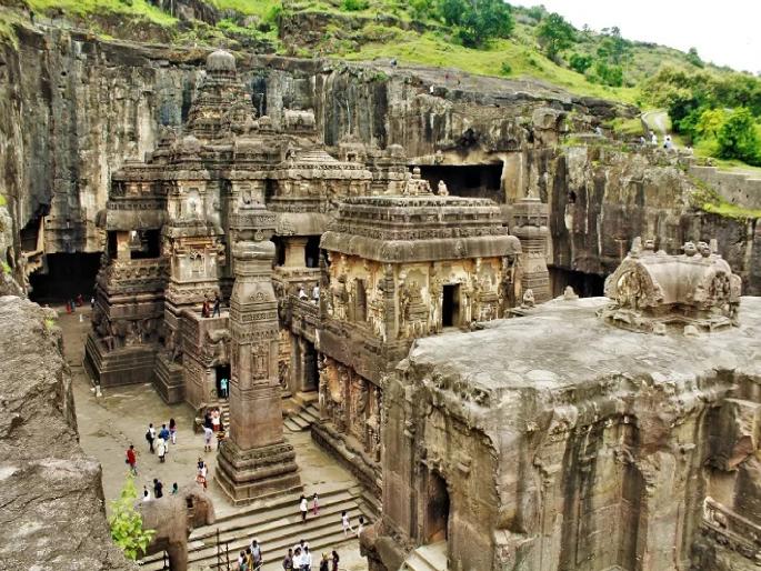 Nagpur tourist woman's jewellery stolen in Verul cave, female thief seen on CCTV | वेरुळ लेणीत नागपूरच्या पर्यटक महिलेचे दागिने लंपास, सीसीटीव्हीत दिसली महिला चोर Nagpur tourist woman's jewellery stolen in Verul cave, female thief seen on CCTV | वेरुळ लेणीत नागपूरच्या पर्यटक महिलेचे दागिने लंपास, सीसीटीव्हीत दिसली महिला चोर