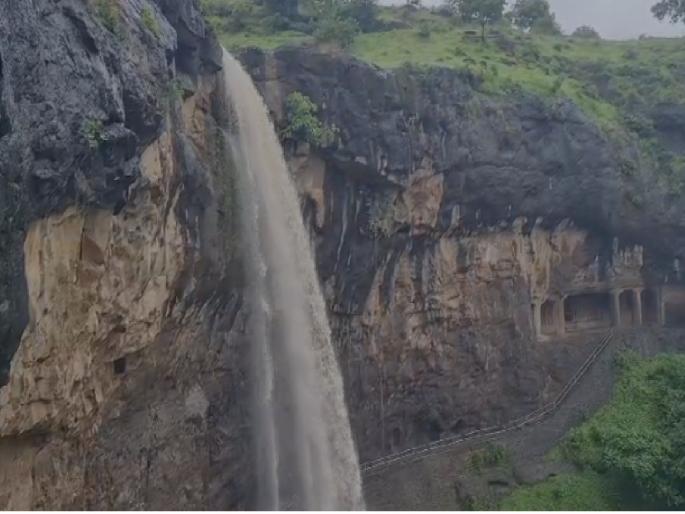 The waterfall in Ellora Cave started flowing, the tourist spots opened with heavy rain | वेरूळ लेणीतील धबधबा धो-धो वाहू लागला, दमदार पावसाने पर्यटनस्थळे खुलली The waterfall in Ellora Cave started flowing, the tourist spots opened with heavy rain | वेरूळ लेणीतील धबधबा धो-धो वाहू लागला, दमदार पावसाने पर्यटनस्थळे खुलली