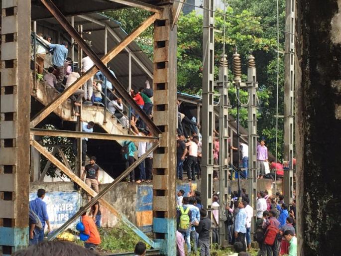 Mumbai Military to built Elphinstone Foot over bridge | भारतीय सैन्य बांधणार एलफिन्स्टन स्थानकावरील फूटओव्हर ब्रिज, 5 नोव्हेंबरपासून सुरुवात Mumbai Military to built Elphinstone Foot over bridge | भारतीय सैन्य बांधणार एलफिन्स्टन स्थानकावरील फूटओव्हर ब्रिज, 5 नोव्हेंबरपासून सुरुवात