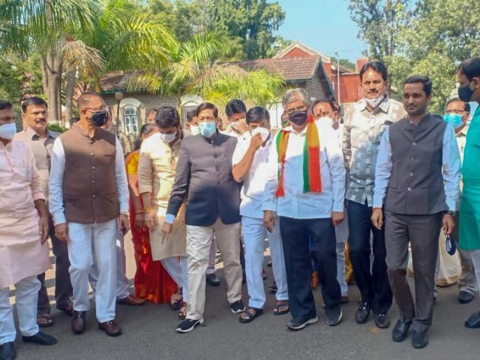 BJP Alliance Sadabhau Khot Rayat Kranti Sanghtana filed nomination Pune Graduate Constituency | Pune Graduate Constituency: पुणे पदवीधर निवडणुकीत मित्रपक्षाने साथ सोडली; भाजपाची डोकेदुखी वाढली BJP Alliance Sadabhau Khot Rayat Kranti Sanghtana filed nomination Pune Graduate Constituency | Pune Graduate Constituency: पुणे पदवीधर निवडणुकीत मित्रपक्षाने साथ सोडली; भाजपाची डोकेदुखी वाढली