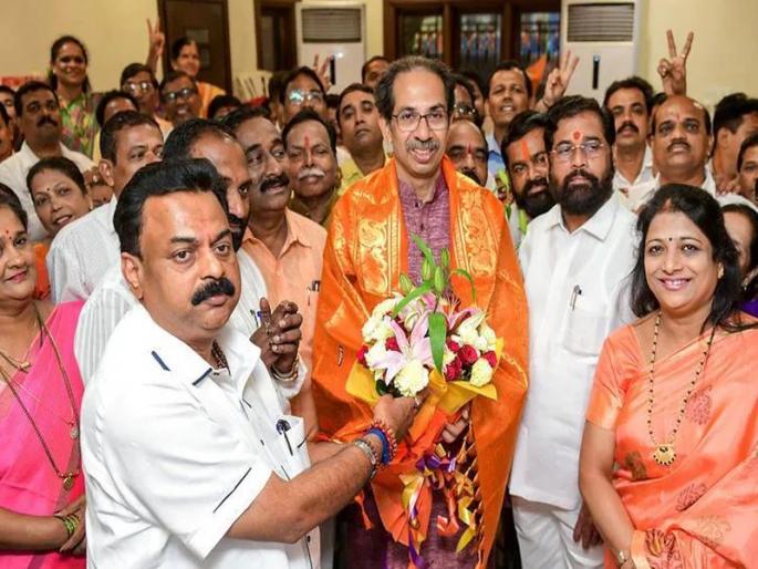 Shiv Sena MLAs and MPs have received Rs. 1900 crore from the budget. | शिवसेना आमदारांना ‘बजेट’ पावले; बहिष्काराच्या भाषेनंतर १९०० कोटींचा निधी