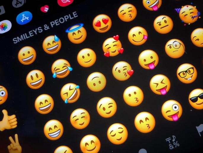 using emoji in office work research in Israel | ऑफिसच्या कामात ईमोजीचा वापर? नको रे बाबा! इस्रायलमधील संशोधन using emoji in office work research in Israel | ऑफिसच्या कामात ईमोजीचा वापर? नको रे बाबा! इस्रायलमधील संशोधन