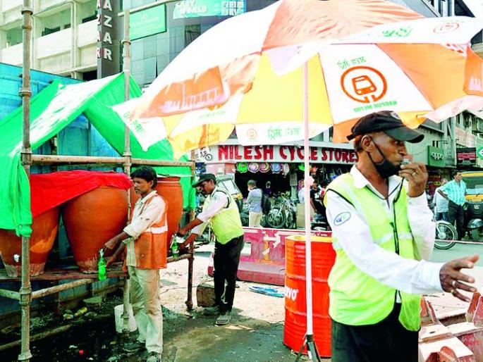 12 to 4 relaxation for the workers of the metro: heat wave | मेट्रोच्या कामगारांना दुपारी १२ ते ४ विश्रांती : उष्णतेची लाट 12 to 4 relaxation for the workers of the metro: heat wave | मेट्रोच्या कामगारांना दुपारी १२ ते ४ विश्रांती : उष्णतेची लाट
