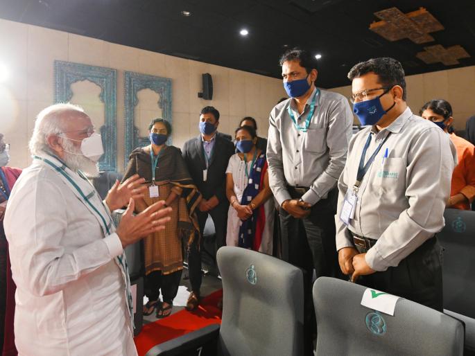 ‘India First’ of ‘Serum’ for Corona Vaccine; The Prime Minister paid a visit | कोरोना लशीसाठी ‘सीरम’चे ‘इंडिया फर्स्ट’; पंतप्रधानांनी दिली भेट ‘India First’ of ‘Serum’ for Corona Vaccine; The Prime Minister paid a visit | कोरोना लशीसाठी ‘सीरम’चे ‘इंडिया फर्स्ट’; पंतप्रधानांनी दिली भेट