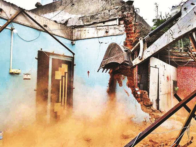 92 unpaved and concrete encroachments on Beed Bypass demolished; Road completely clear from Devlai Chowk to Mahanubhav Ashram | बीड बायपासवरील ९२ अतिक्रमणे जमीनदोस्त; देवळाई चौक ते महानुभाव आश्रम रस्ता मोकळा 92 unpaved and concrete encroachments on Beed Bypass demolished; Road completely clear from Devlai Chowk to Mahanubhav Ashram | बीड बायपासवरील ९२ अतिक्रमणे जमीनदोस्त; देवळाई चौक ते महानुभाव आश्रम रस्ता मोकळा