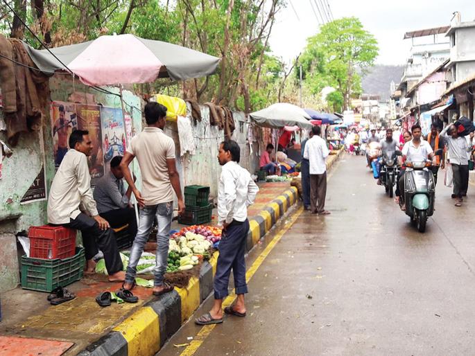 It was like encroachment by the notices | नोटिसा बजावूनही अतिक्रमण जैसे थे