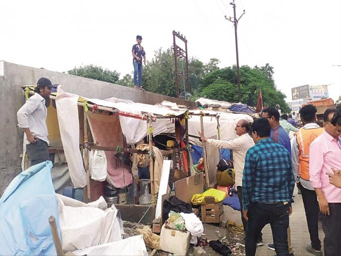 Seven Hill huts removed again; Encroachments on the main road will be removed | सेव्हन हिलच्या झोपड्या पुन्हा हटविल्या; मुख्य रस्त्यावरील अतिक्रमणे ही हटविली जाणार Seven Hill huts removed again; Encroachments on the main road will be removed | सेव्हन हिलच्या झोपड्या पुन्हा हटविल्या; मुख्य रस्त्यावरील अतिक्रमणे ही हटविली जाणार