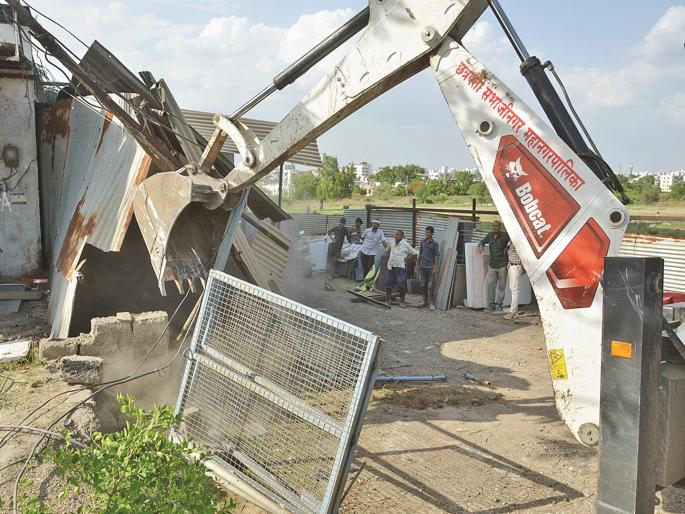 118 encroachments on the service road of Beed Bypass in Chhatrapati Sambhajinagar have been stopped! | छत्रपती संभाजीनगरमधील बीड बायपासच्या सर्व्हिस रोडवर ११८ अतिक्रमणांवर वरवंटा! 118 encroachments on the service road of Beed Bypass in Chhatrapati Sambhajinagar have been stopped! | छत्रपती संभाजीनगरमधील बीड बायपासच्या सर्व्हिस रोडवर ११८ अतिक्रमणांवर वरवंटा!