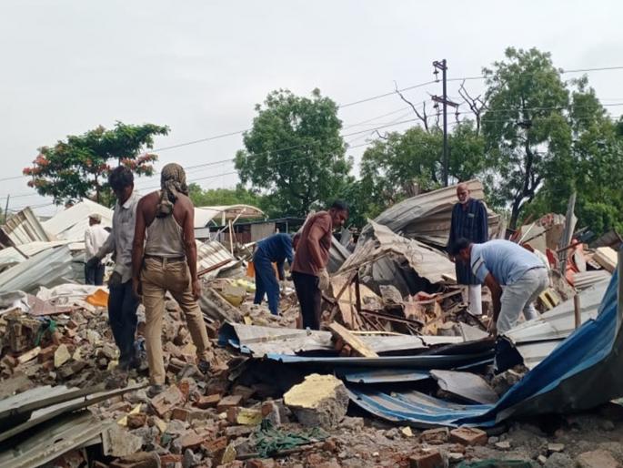 200 Municipal Corporation employees, 500 policemen will descend on Jalna Road tomorrow to remove encroachments | अतिक्रमणे हटविण्यासाठी २० जेसीबी, २०० मनपा कर्मचारी, ५०० पोलिस जालना रोडवर उतरणार 200 Municipal Corporation employees, 500 policemen will descend on Jalna Road tomorrow to remove encroachments | अतिक्रमणे हटविण्यासाठी २० जेसीबी, २०० मनपा कर्मचारी, ५०० पोलिस जालना रोडवर उतरणार