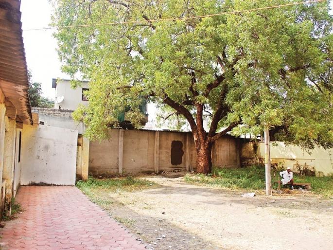 encroachment in the Aurangabad tehsil area spotted | औरंगाबाद तहसील परिसरातही बीनबोभाट अतिक्रमण