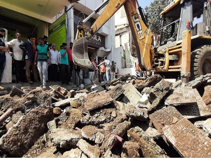 Political leaders, come and see this, even the encroachments have come down! Political leaders against the Aurangabad Municipal Corporation | राजकीय मंडळींनो, हे पाहा आलो, अतिक्रमणेही पाडली ! महापालिका विरुद्ध ‘राज’कारण शिगेला Political leaders, come and see this, even the encroachments have come down! Political leaders against the Aurangabad Municipal Corporation | राजकीय मंडळींनो, हे पाहा आलो, अतिक्रमणेही पाडली ! महापालिका विरुद्ध ‘राज’कारण शिगेला