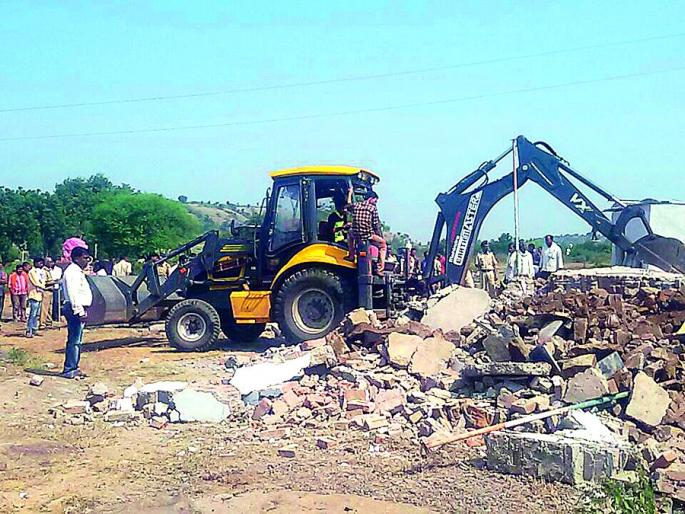 Bulldozer at debris shops soon | भंगार दुकानांवर लवकरच बुलडोझर Bulldozer at debris shops soon | भंगार दुकानांवर लवकरच बुलडोझर