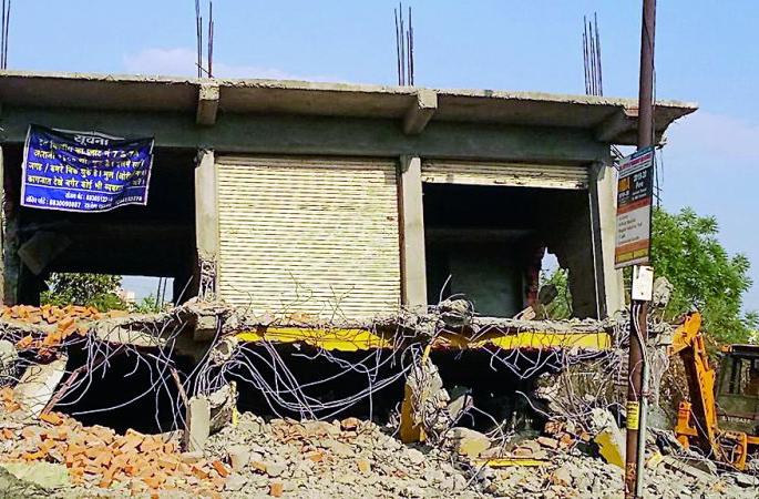 Nagpur Improvement Trust's hammer on unauthorized construction | अनधिकृत बांधकामावर नागपूर सुधार प्रन्यासचा हातोडा Nagpur Improvement Trust's hammer on unauthorized construction | अनधिकृत बांधकामावर नागपूर सुधार प्रन्यासचा हातोडा