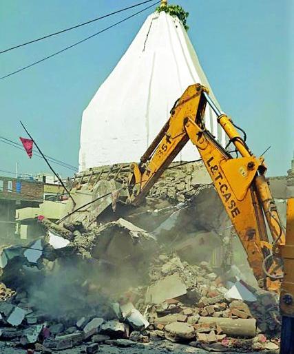 Hammer on six unauthorized religious places in North Nagpur | उत्तर नागपुरातील सहा अनधिकृत धार्मिक स्थळांवर हातोडा