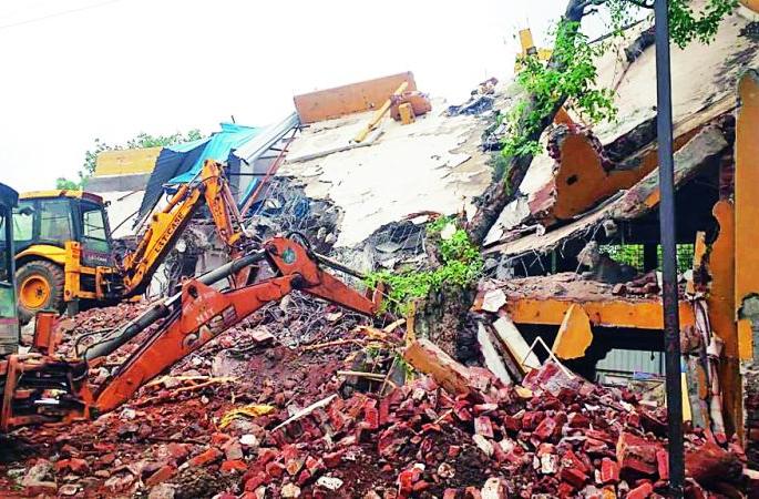 Action on the unauthorized hall of Shri Ram Celebration | श्री राम सेलिब्रेशनच्या अनधिकृत सभागृहावर नासुप्रची कारवाई