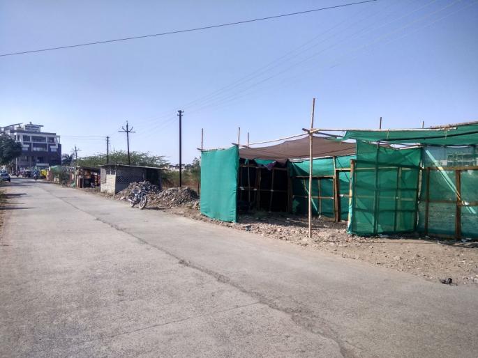 Washim: 'leasehold' from private persons by encroaching on the place of Municipal Corporation. | वाशिम : पालिकेच्या जागेवर अतिक्रमण करून खासगी व्यक्तींकडून ‘भाडेवसूली’!