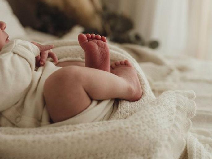 A case against 2 women in illegal adoption after it was revealed that a 4-month-old girl was HIV-positive at Wadia Hospital | हिंदू-मुस्लीम २ आई, तरीही ४ महिन्याची चिमुरडी बालगृहात; मुंबईतील हृदयद्रावक कहाणी A case against 2 women in illegal adoption after it was revealed that a 4-month-old girl was HIV-positive at Wadia Hospital | हिंदू-मुस्लीम २ आई, तरीही ४ महिन्याची चिमुरडी बालगृहात; मुंबईतील हृदयद्रावक कहाणी