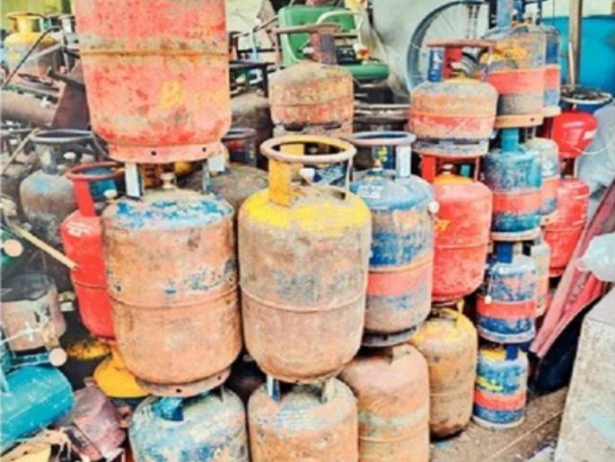 in mumbai as many as 1200 handcarts and 1839 cylinders lifted action by encroachment removal teams | तब्बल १,२०० हातगाड्या, १,८३९ सिलिंडर उचलले! अतिक्रमण निर्मूलन पथकांकडून मुंबईत कारवाई in mumbai as many as 1200 handcarts and 1839 cylinders lifted action by encroachment removal teams | तब्बल १,२०० हातगाड्या, १,८३९ सिलिंडर उचलले! अतिक्रमण निर्मूलन पथकांकडून मुंबईत कारवाई