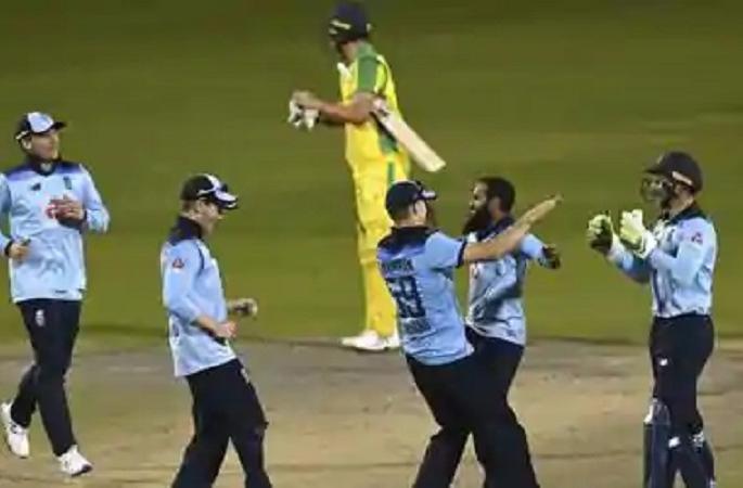 England beat Australia by 24 runs in the second ODI | दुसऱ्या वन-डेत इंग्लंडची ऑस्ट्रेलियावर २४ धावांनी मात