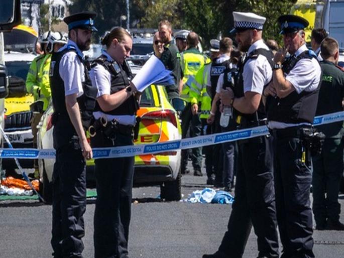 In Southport, England, stabbing by unknown person, many injured, suspect in custody | इंग्लंडमधील साऊथपोर्टमध्ये अज्ञाताकडून चाकूहल्ला, अनेक जण जखमी, संशयित ताब्यात In Southport, England, stabbing by unknown person, many injured, suspect in custody | इंग्लंडमधील साऊथपोर्टमध्ये अज्ञाताकडून चाकूहल्ला, अनेक जण जखमी, संशयित ताब्यात