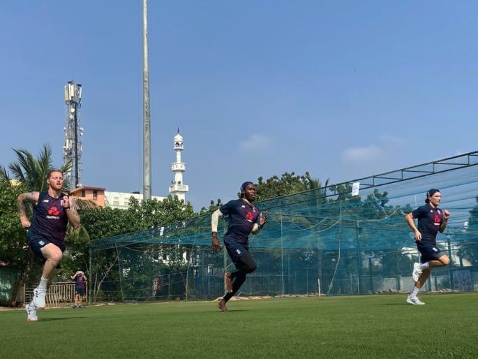 India vs England 2021: Zak Crawley Ruled out for First Two Tests with Wrist Injury | India vs England : चेंजिंग रुमबाहेर घसरून पडला अन् इंग्लंडच्या सलामीवीराला घ्यावी लागली माघार