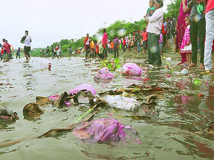 Ganesh Festival 2019 Plaster of Paris preferred across the state | Ganesh Festival 2019 : राज्यभरात प्लास्टर ऑफ पॅरिसलाच पसंती Ganesh Festival 2019 Plaster of Paris preferred across the state | Ganesh Festival 2019 : राज्यभरात प्लास्टर ऑफ पॅरिसलाच पसंती