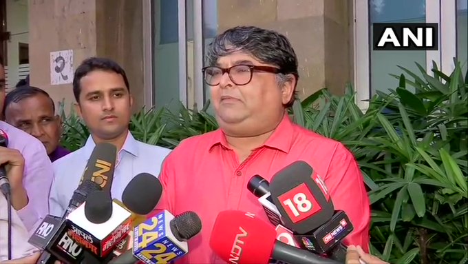 Savarkar's grandson displeases Shiv Sena; Chief Minister regretted not having time to meet | सावरकरांच्या नातवाची शिवसेनेवर नाराजी; मुख्यमंत्र्यांनी भेटण्यासाठी वेळ दिला नसल्याची खंत  