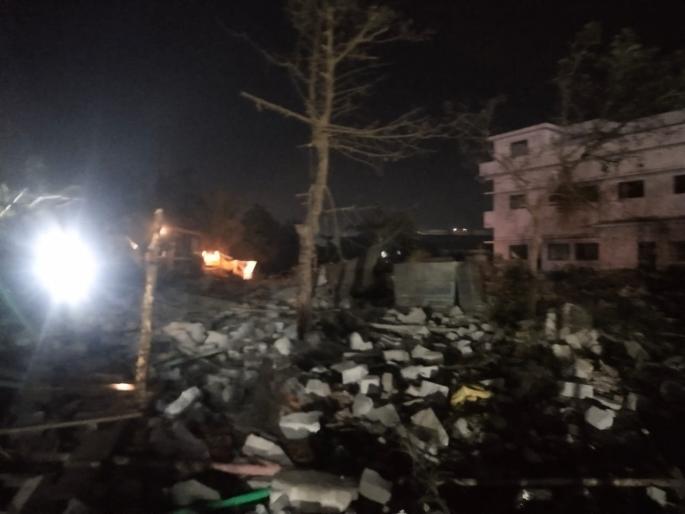 Five people were killed and five were seriously injured in a blast in Tarapur | तारापूरमधील कारखान्यात भीषण स्फोट; ६ जण ठार, ७ जखमी, ३० किमी अंतरावर हादरे Five people were killed and five were seriously injured in a blast in Tarapur | तारापूरमधील कारखान्यात भीषण स्फोट; ६ जण ठार, ७ जखमी, ३० किमी अंतरावर हादरे