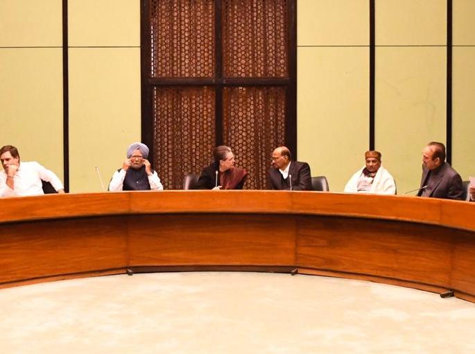 Two hands will oppose BJP government at the Center; Decision in all-party meeting | केंद्रातील भाजप सरकारशी विरोधक करणार दोन हात; सर्वपक्षीय बैठकीत निर्णय Two hands will oppose BJP government at the Center; Decision in all-party meeting | केंद्रातील भाजप सरकारशी विरोधक करणार दोन हात; सर्वपक्षीय बैठकीत निर्णय