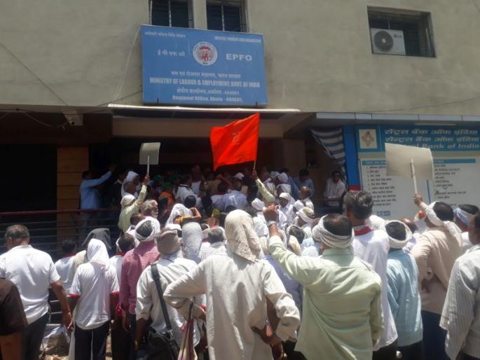 EPS 9 5 national struggle committee protesters agitation on FP office | ईपीएस ९५ राष्ट्रीय संघर्ष समितीच्या आंदोलकांचा पीएफ कार्यालयावर हल्लाबोल